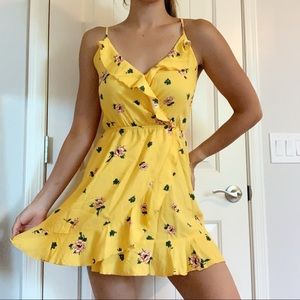 🌵NWOT Floral Yellow Dress